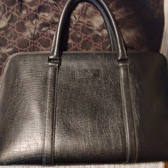 Authentic Gucci Black Leather Zipper Handbag - Picture 2 of 15
